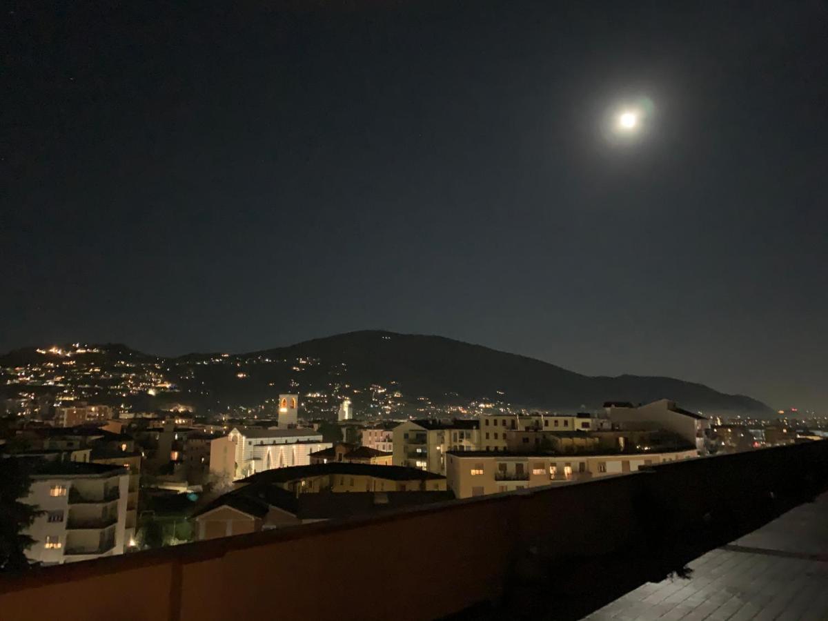 Attico Mansardato Affacciato Sul Cuore Di Брешия Экстерьер фото